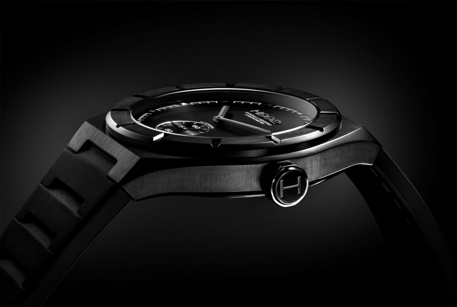 H992_H1_lifestyle_Black_Black_007_3500px